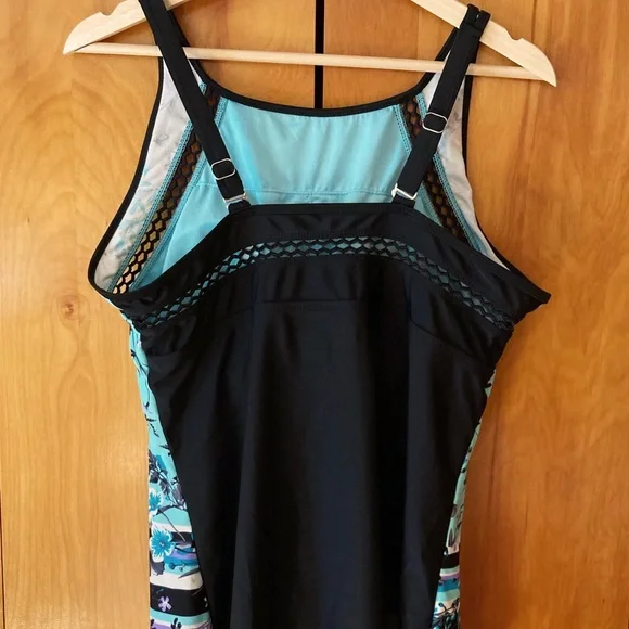 🏖️ Floral Print High-Neck Tankini Top - Picture 3 of 9